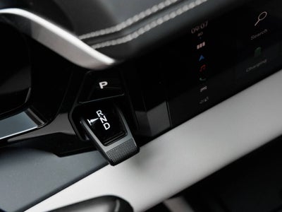 2025 Porsche Macan 4S Electric