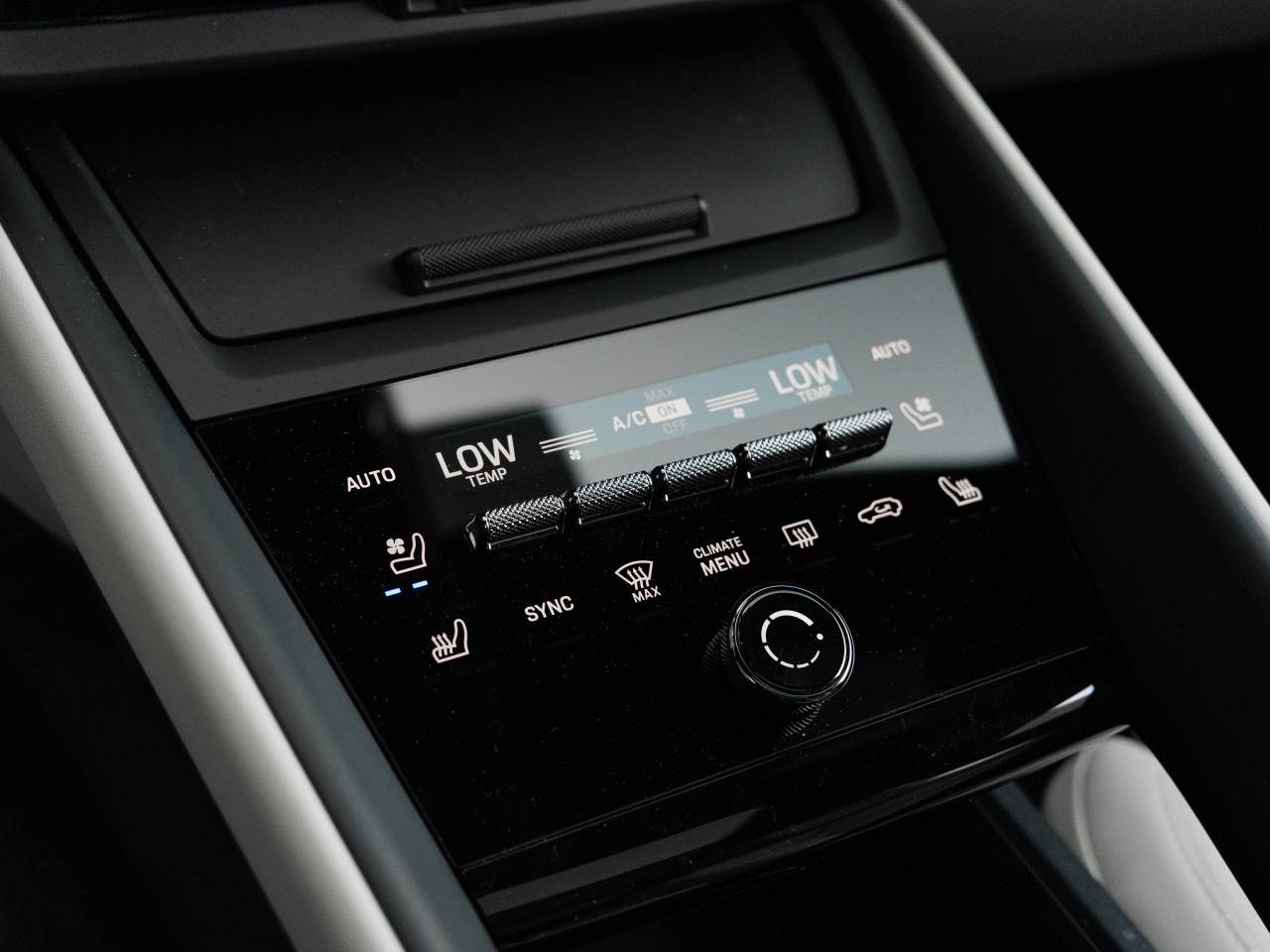 2025 Porsche Macan 4S Electric