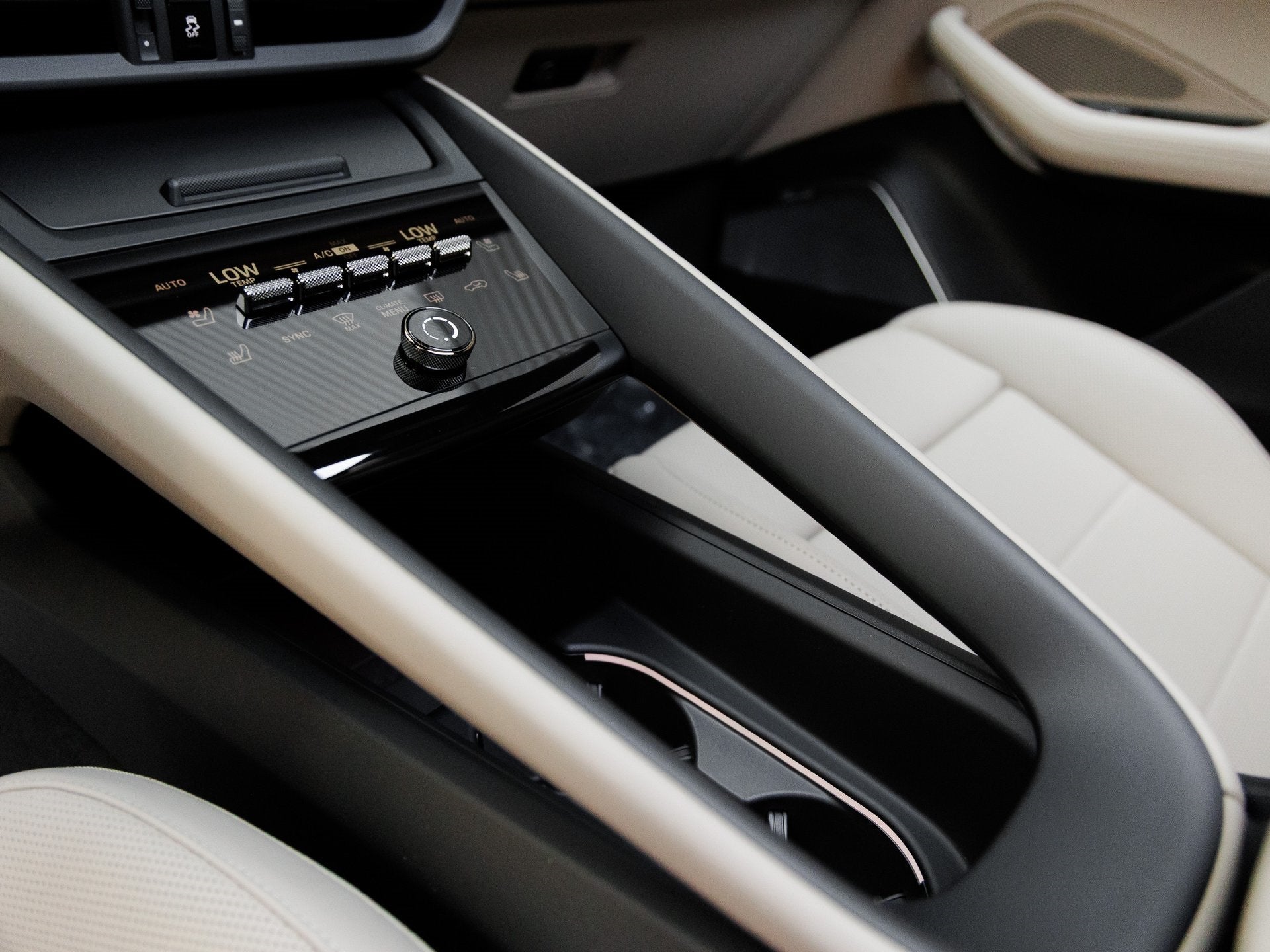 2024 Porsche Macan Macan Turbo Electric