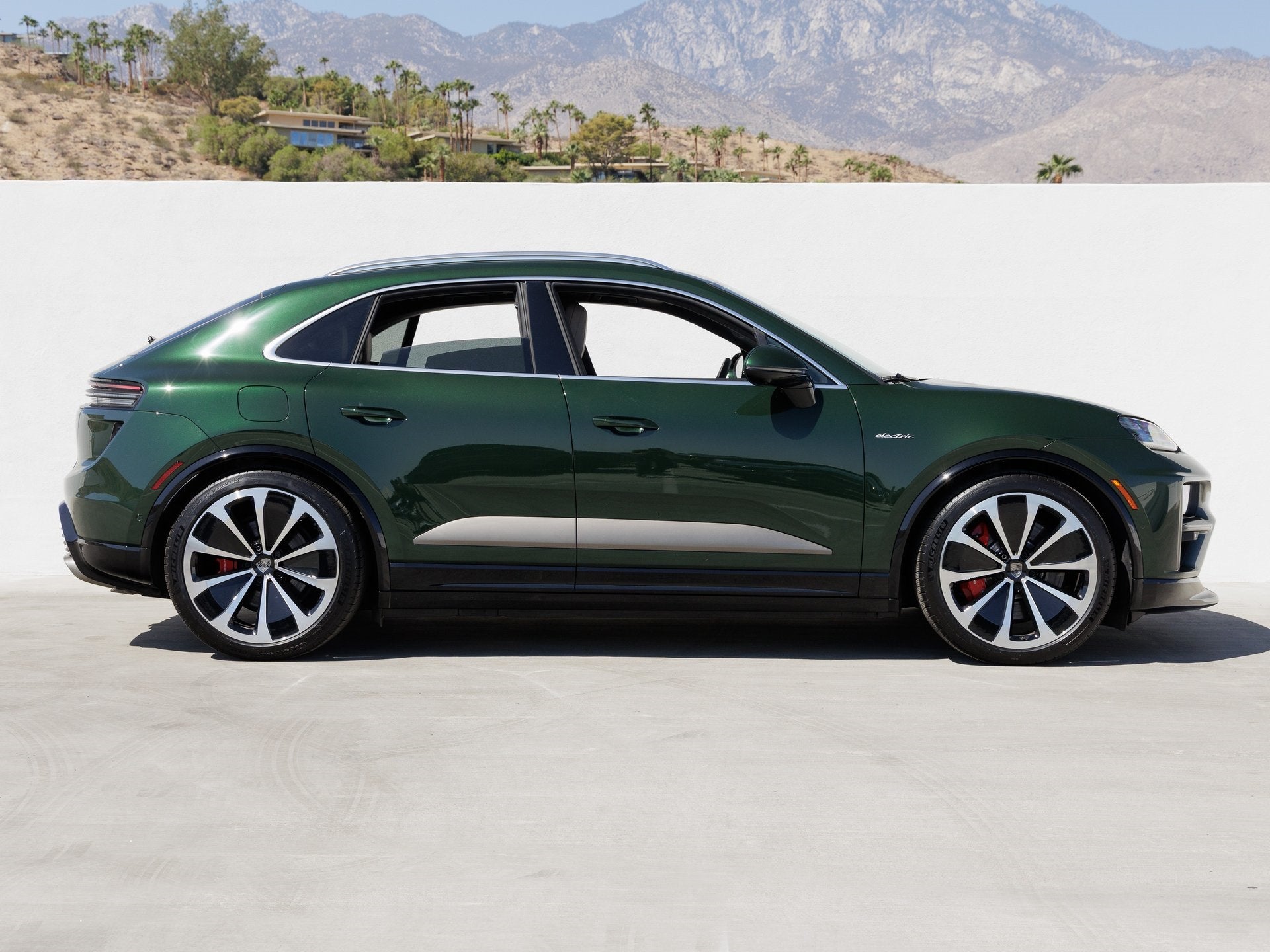 2024 Porsche Macan Macan Turbo Electric