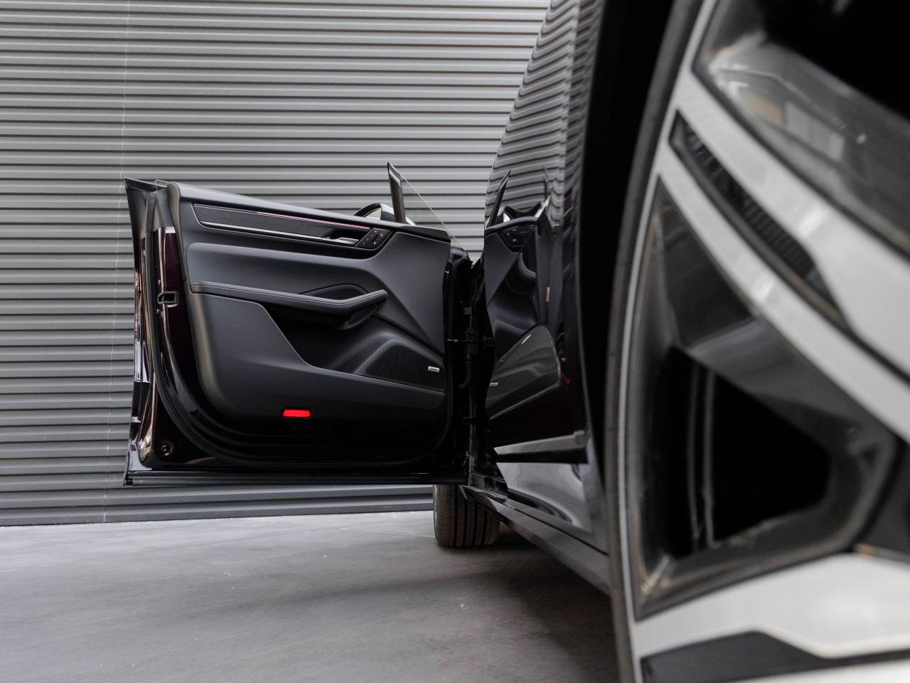 2024 Porsche Macan Macan Turbo Electric