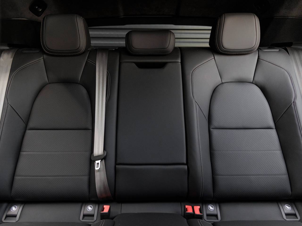 2024 Porsche Macan Macan Turbo Electric