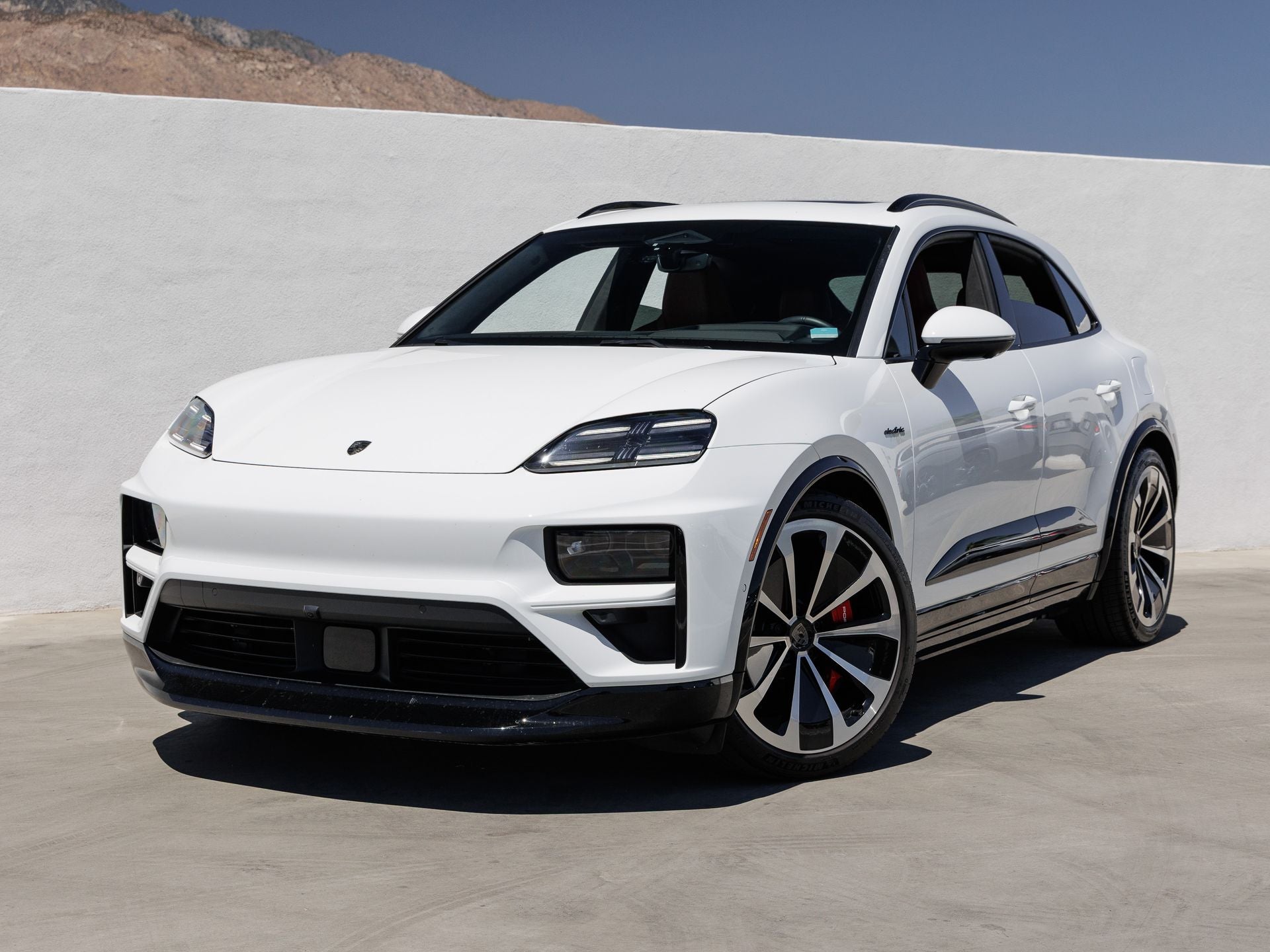 2025 Porsche Macan Macan Turbo Electric