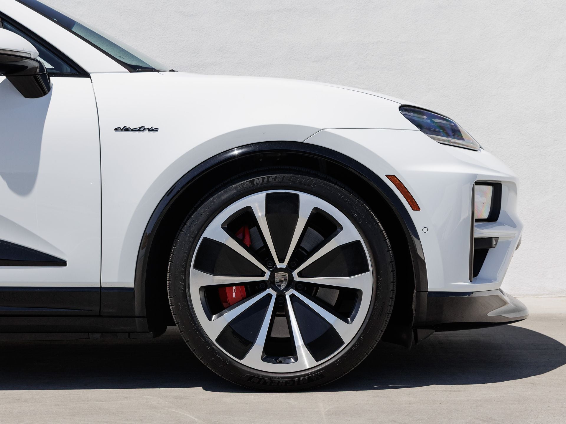 2025 Porsche Macan Macan Turbo Electric