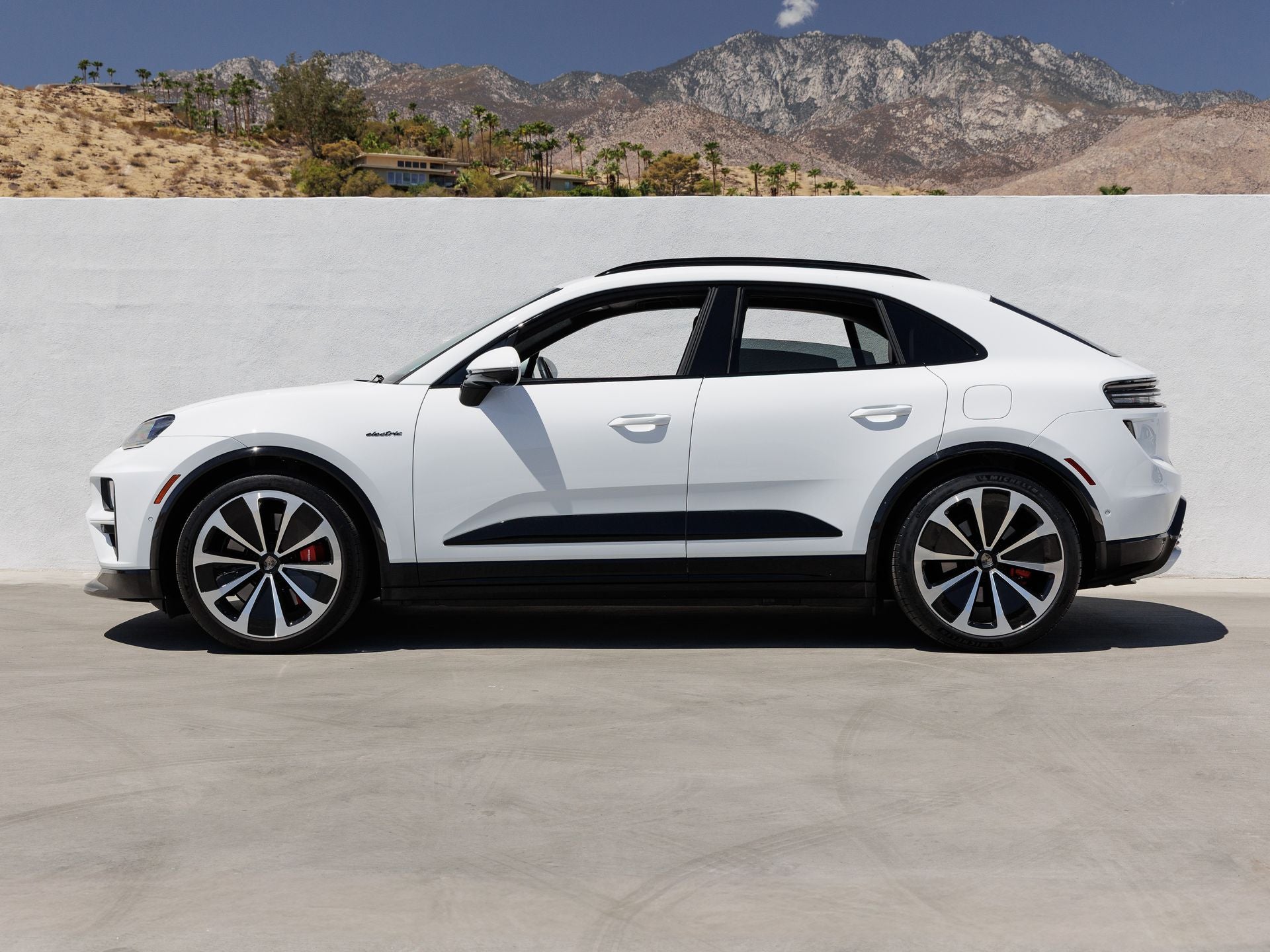 2025 Porsche Macan Macan Turbo Electric