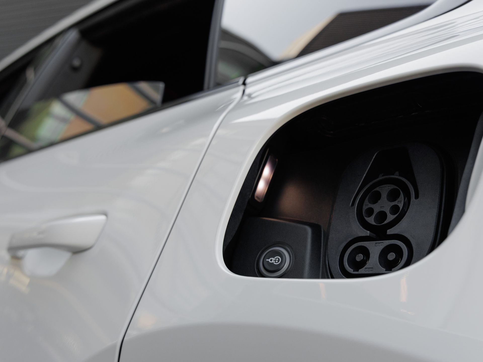 2025 Porsche Macan Macan Turbo Electric