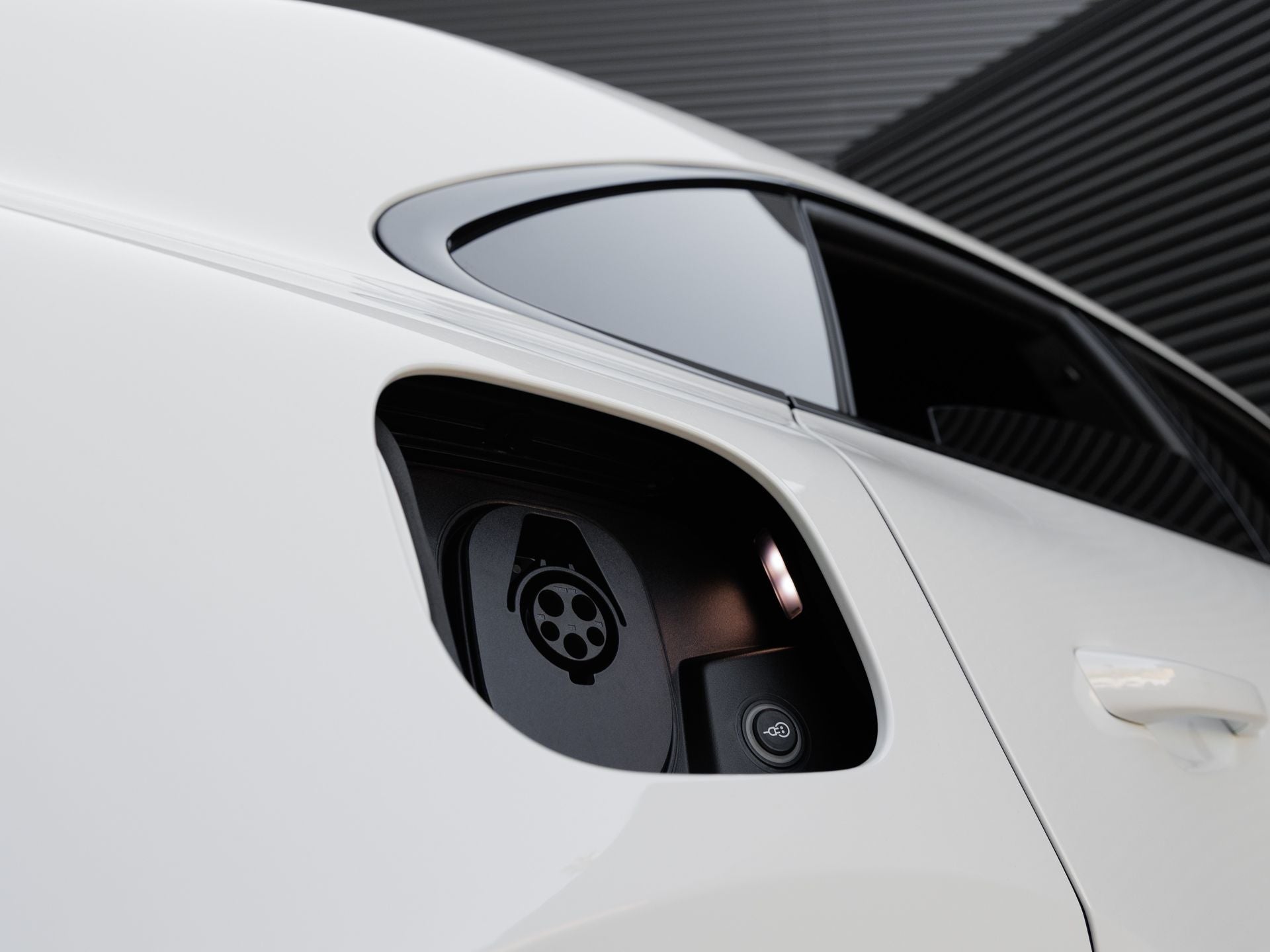 2025 Porsche Macan Macan Turbo Electric
