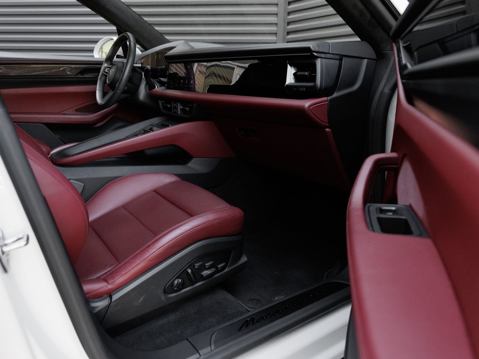 2025 Porsche Macan Macan Turbo Electric