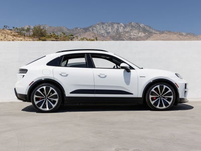 2025 Porsche Macan Macan Turbo Electric