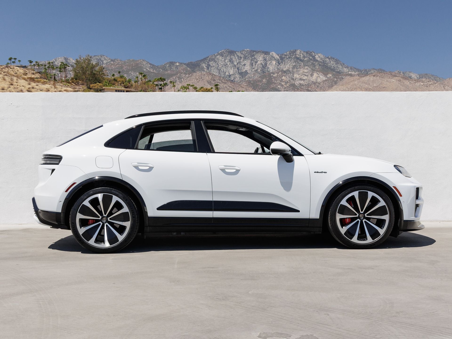 2025 Porsche Macan Macan Turbo Electric