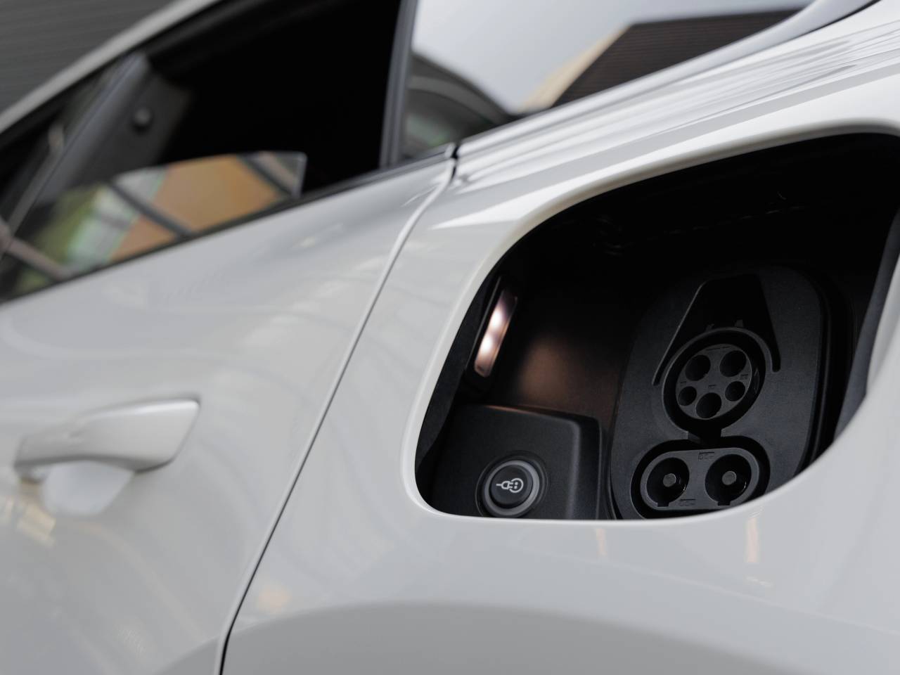 2025 Porsche Macan Macan Turbo Electric