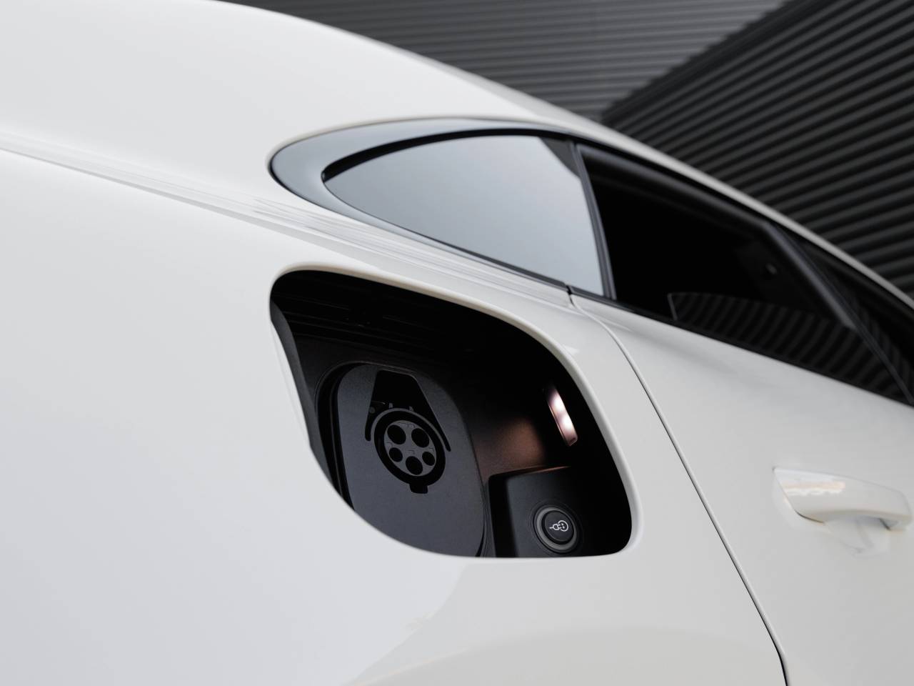 2025 Porsche Macan Macan Turbo Electric