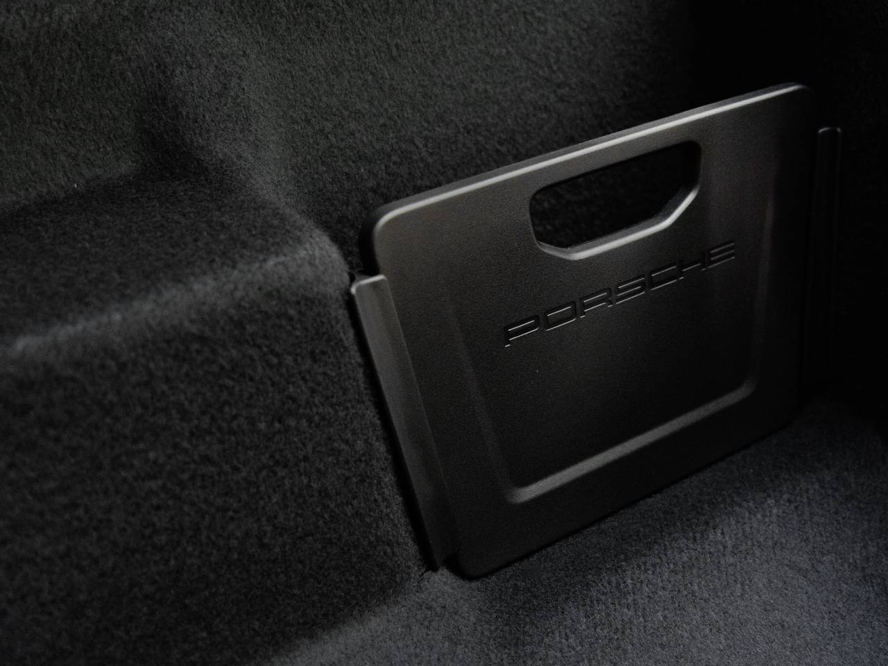 2025 Porsche Macan Macan Turbo Electric