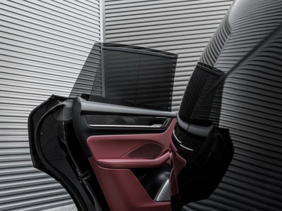 2025 Porsche Macan Macan Turbo Electric