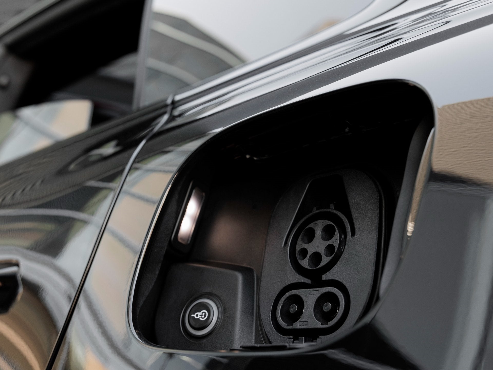 2025 Porsche Macan Macan Turbo Electric