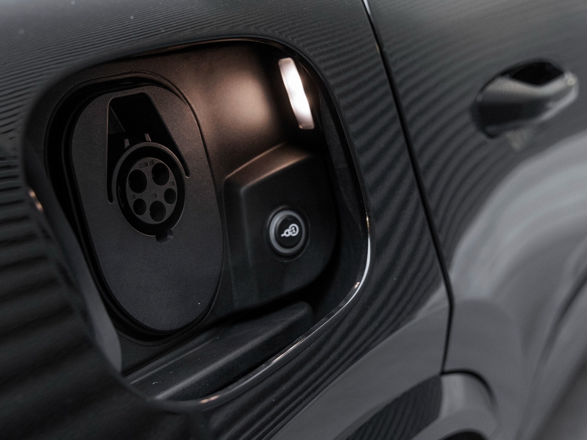 2025 Porsche Macan Macan Turbo Electric