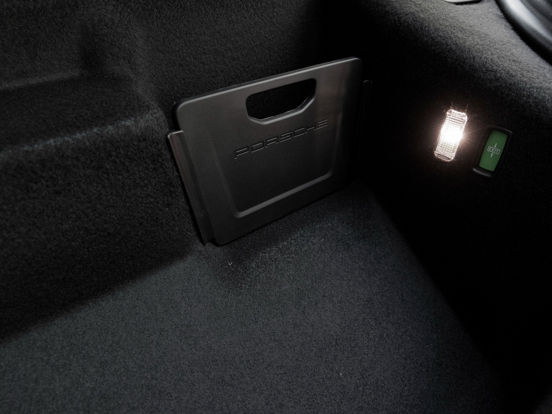 2025 Porsche Macan Macan Turbo Electric