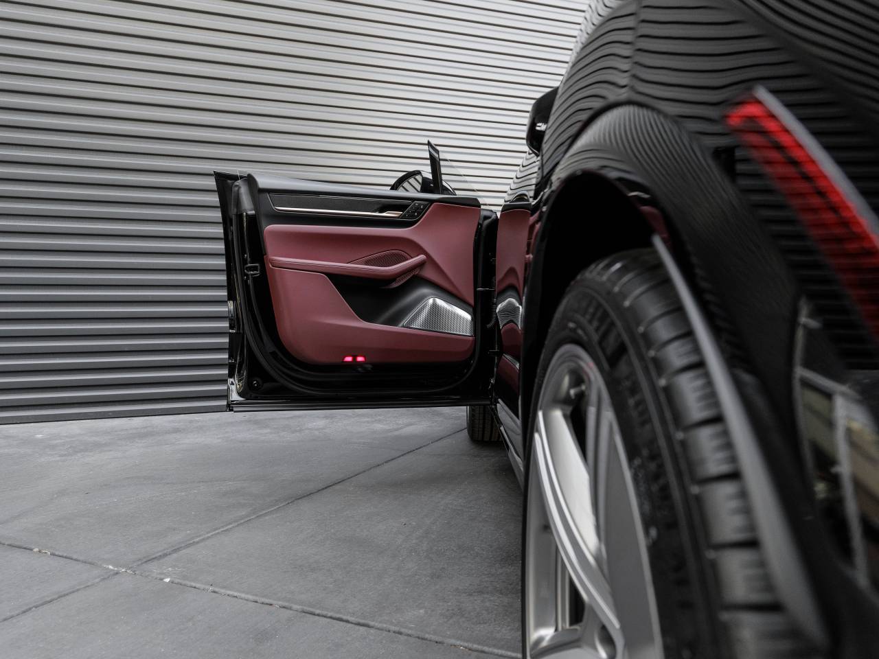 2025 Porsche Macan Macan Turbo Electric