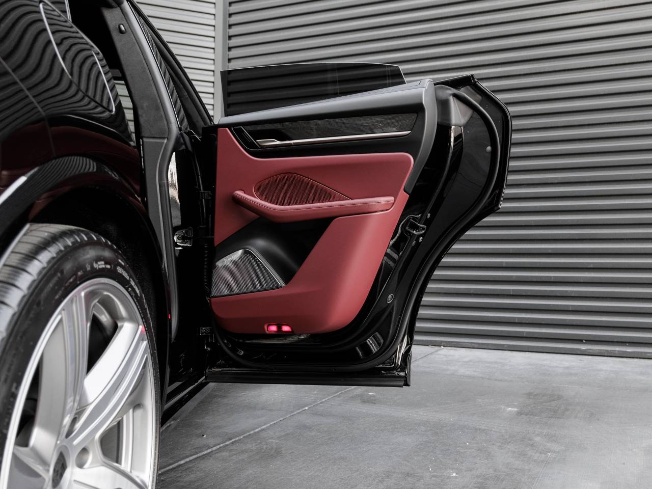 2025 Porsche Macan Macan Turbo Electric