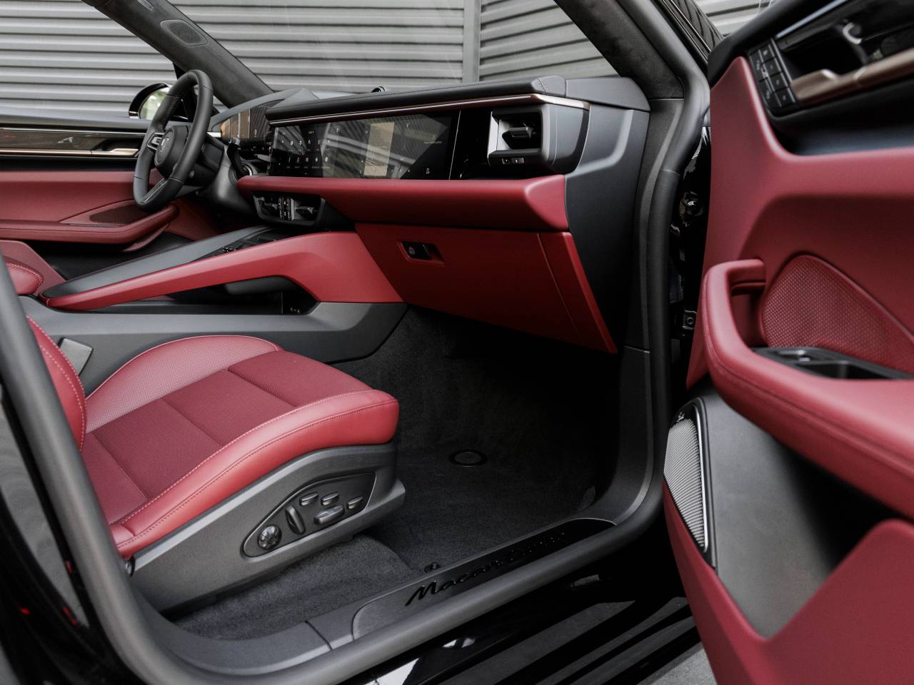 2025 Porsche Macan Macan Turbo Electric