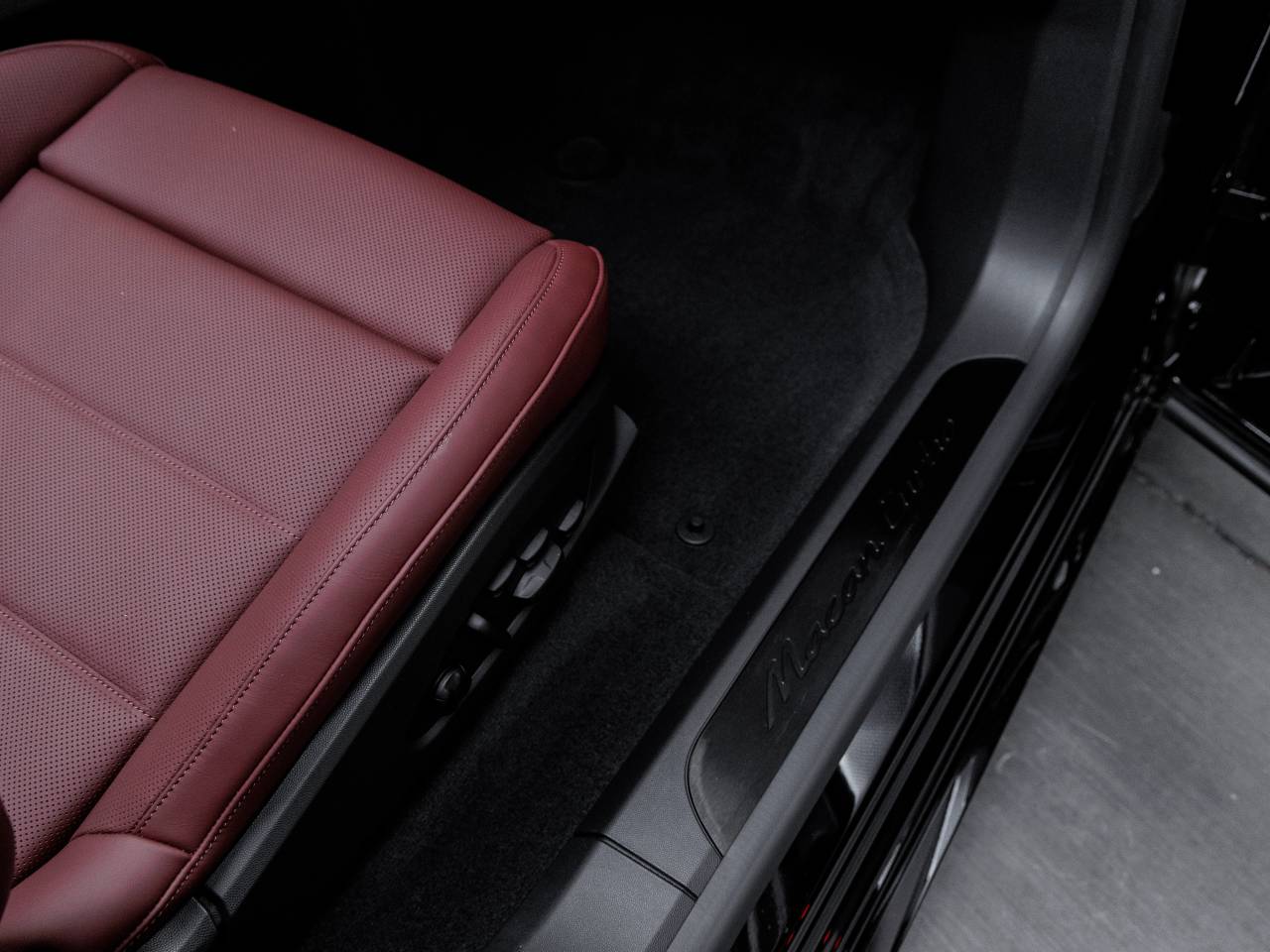 2025 Porsche Macan Macan Turbo Electric