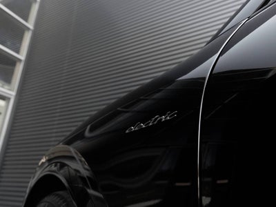 2025 Porsche Macan Macan Turbo Electric