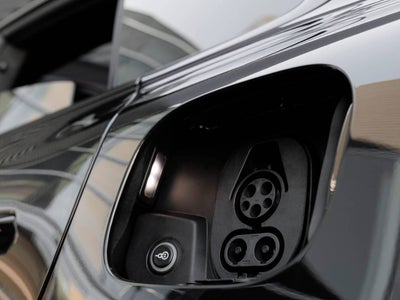 2025 Porsche Macan Macan Turbo Electric