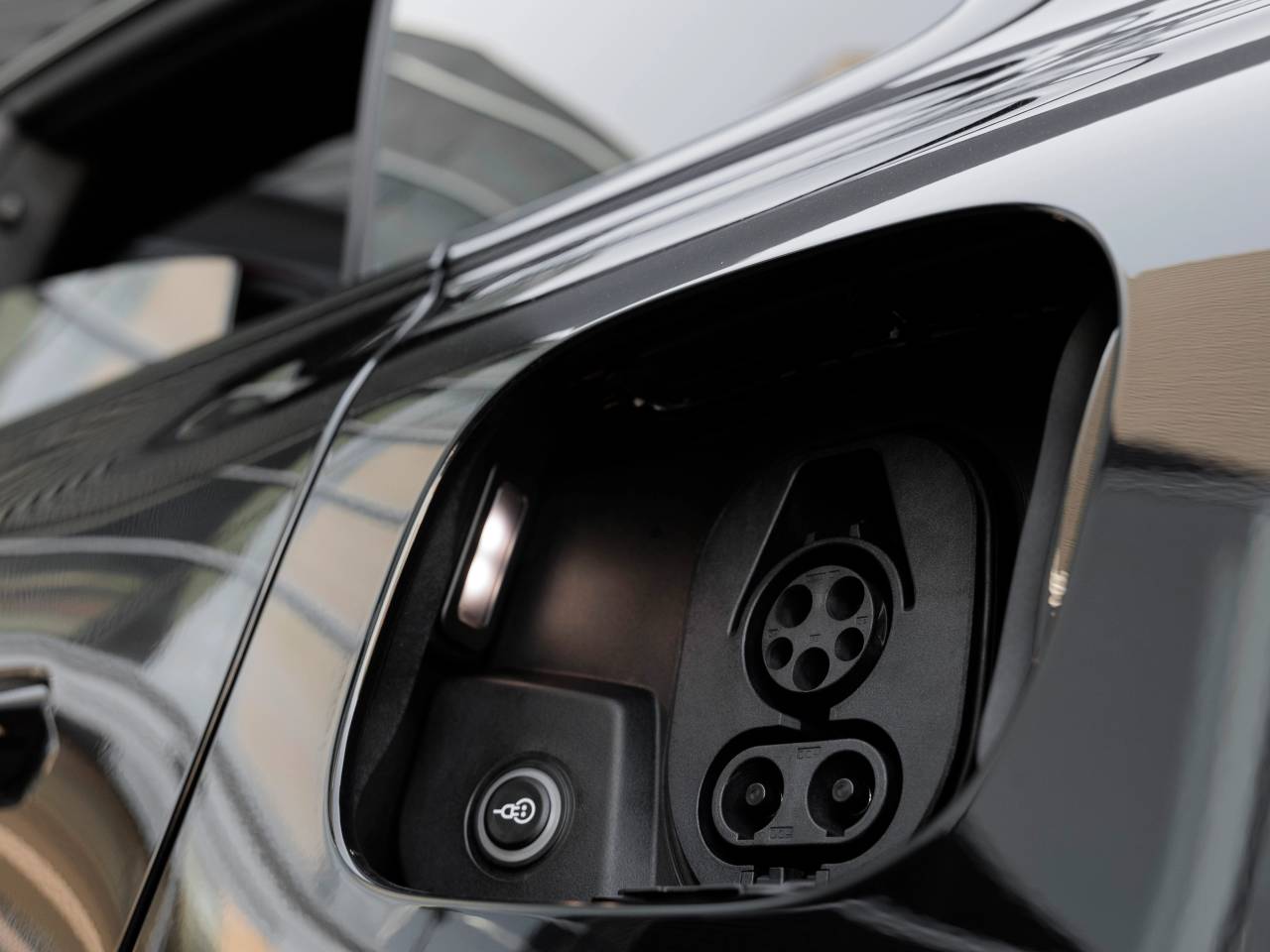 2025 Porsche Macan Macan Turbo Electric