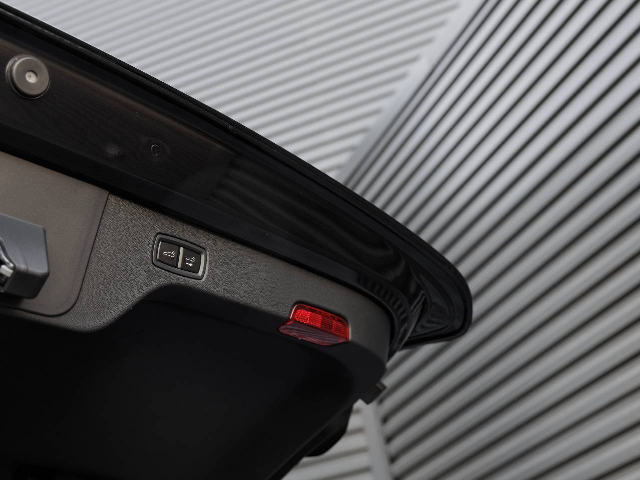 2025 Porsche Macan Macan Turbo Electric