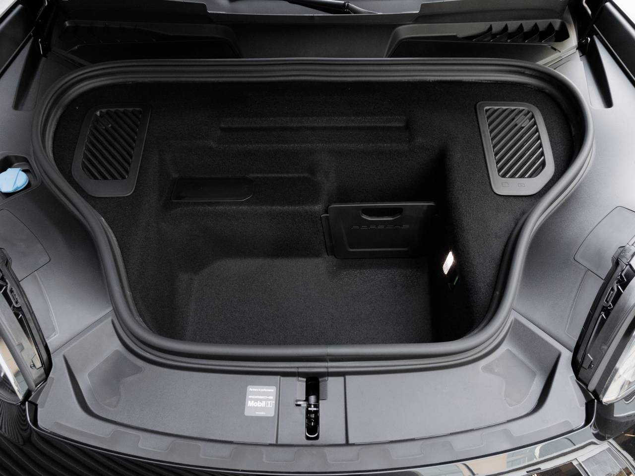 2025 Porsche Macan Macan Turbo Electric