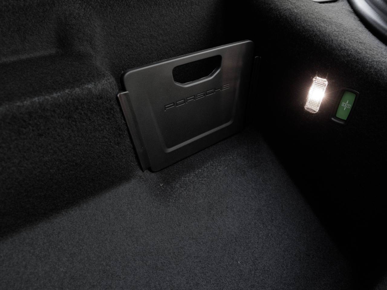 2025 Porsche Macan Macan Turbo Electric