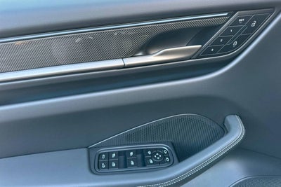 2026 Porsche Macan Macan Turbo Electric