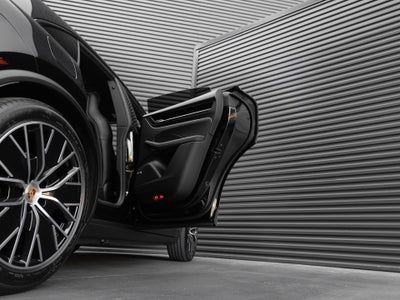 2026 Porsche Macan Electric Base