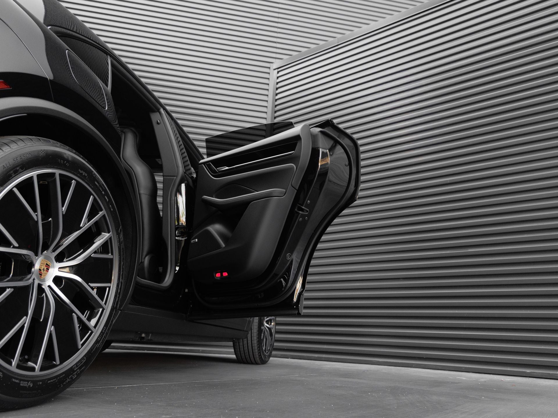 2026 Porsche Macan Electric Base