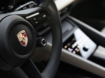 2025 Porsche Macan Electric