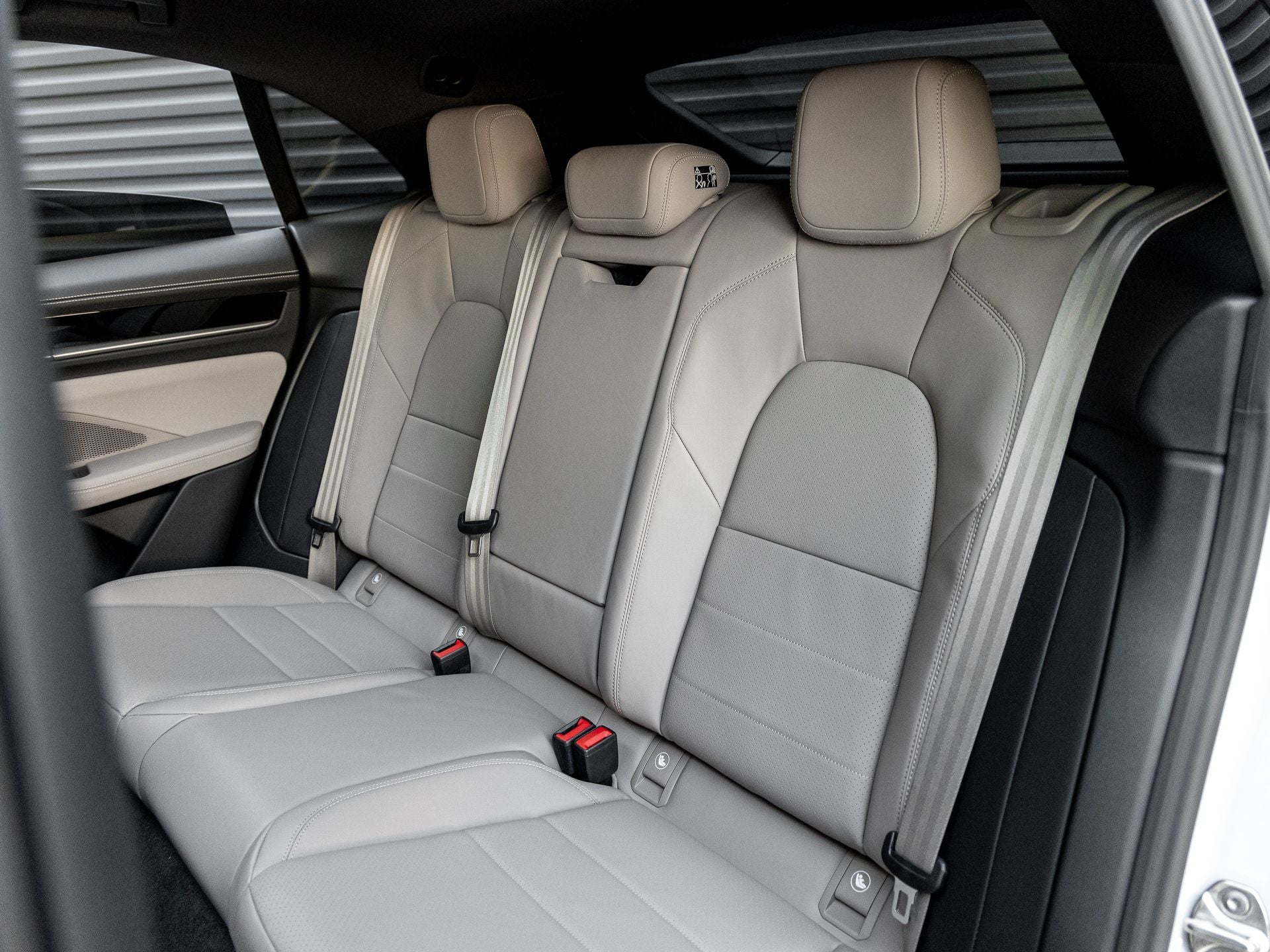 2026 Porsche Macan Electric Base