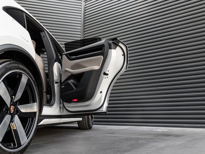 2026 Porsche Macan Electric Base