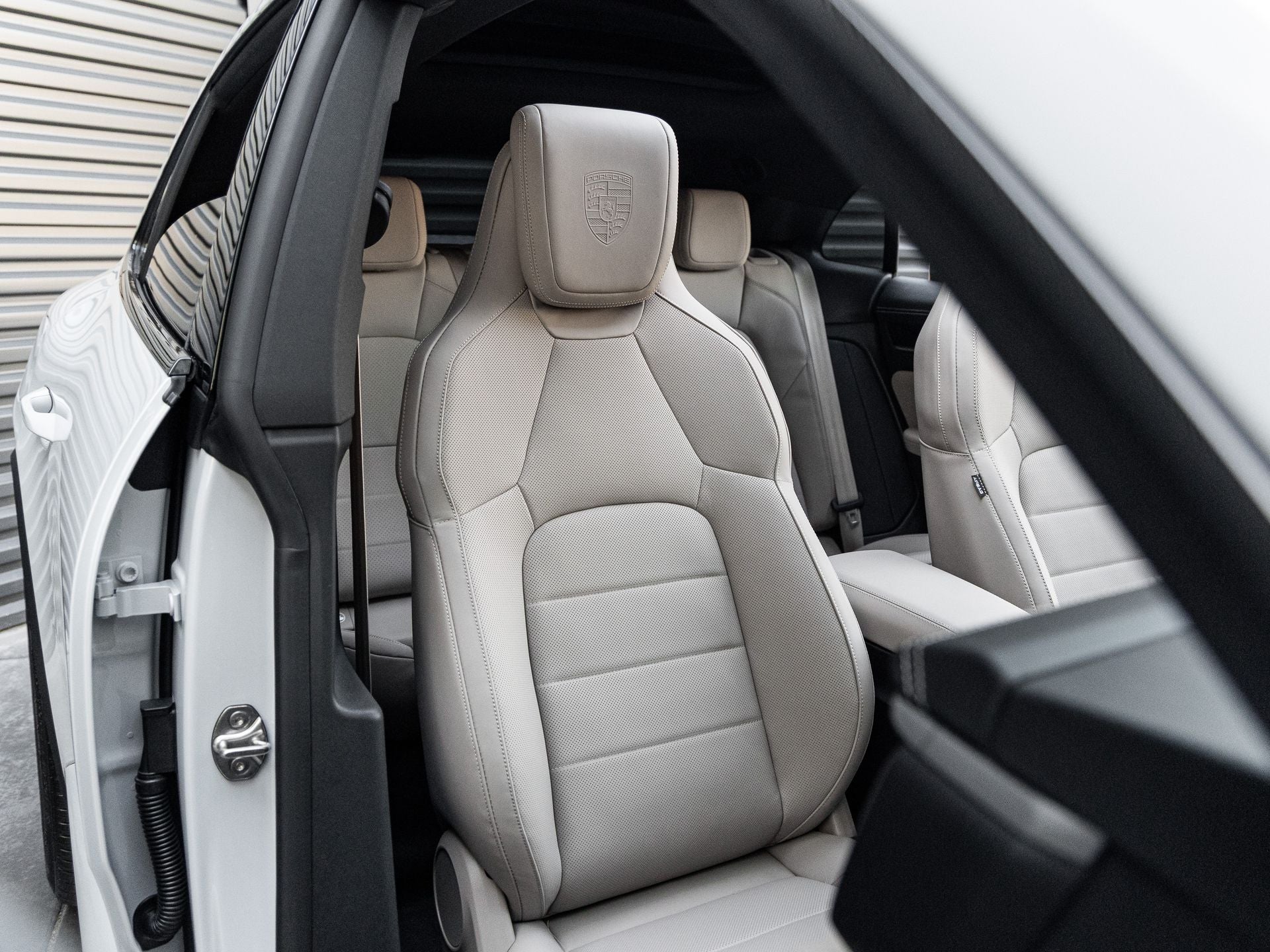 2026 Porsche Macan Electric Base