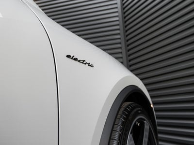 2026 Porsche Macan Electric Base