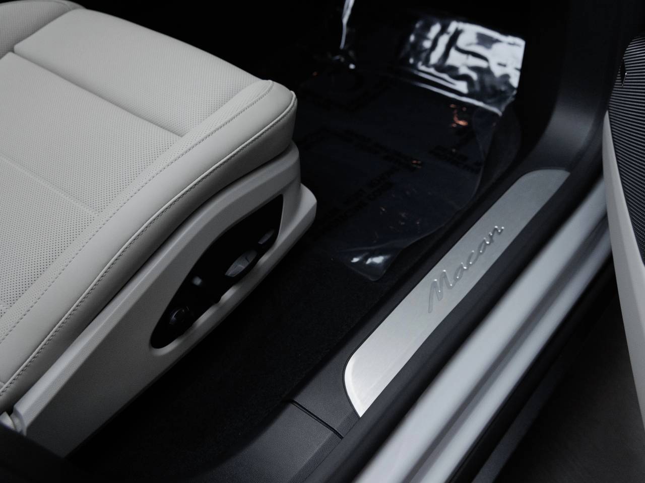 2026 Porsche Macan Macan Electric