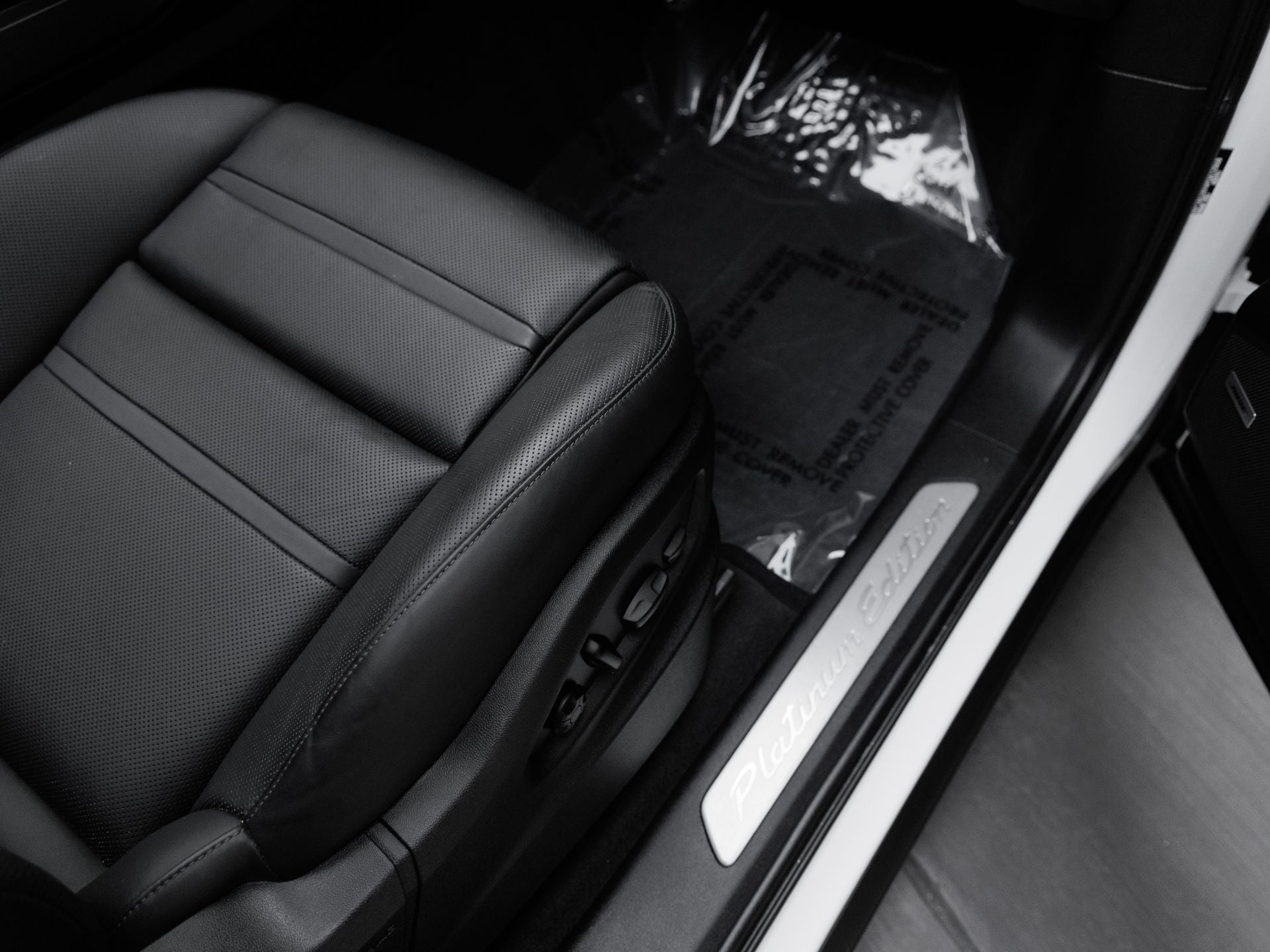 2023 Porsche Cayenne Cayenne E-Hybrid Platinum Edition (MY23)