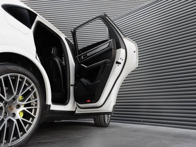 2023 Porsche Cayenne Cayenne E-Hybrid Platinum Edition (MY23)