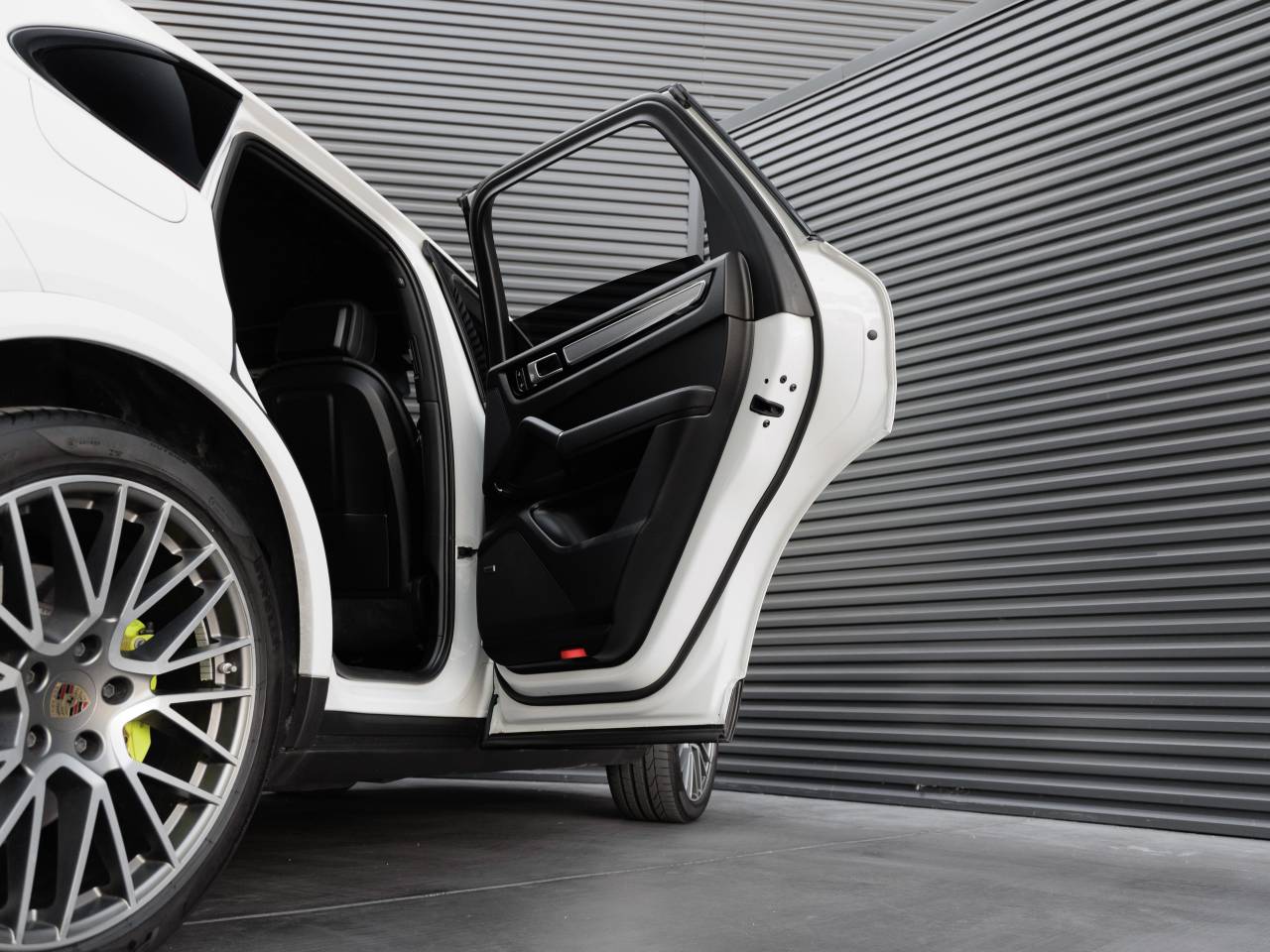 2023 Porsche Cayenne Cayenne E-Hybrid Platinum Edition (MY23)