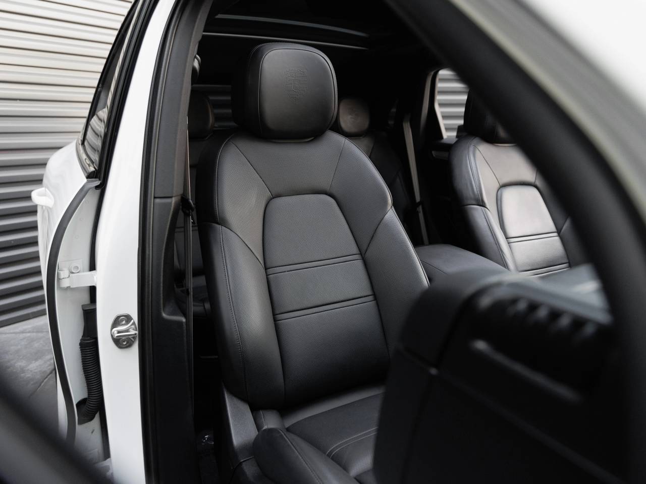 2023 Porsche Cayenne Cayenne E-Hybrid Platinum Edition (MY23)