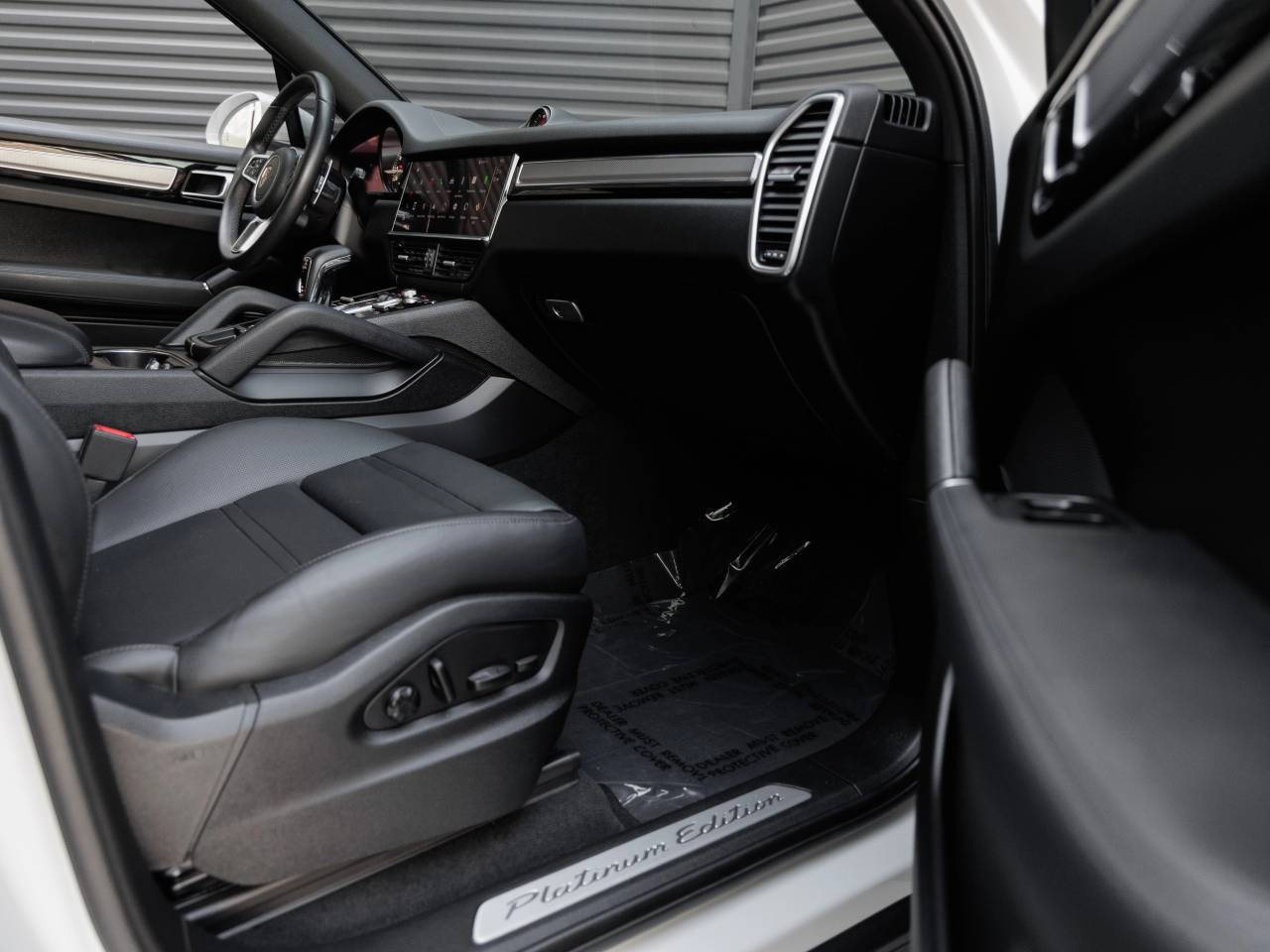 2023 Porsche Cayenne Cayenne E-Hybrid Platinum Edition (MY23)