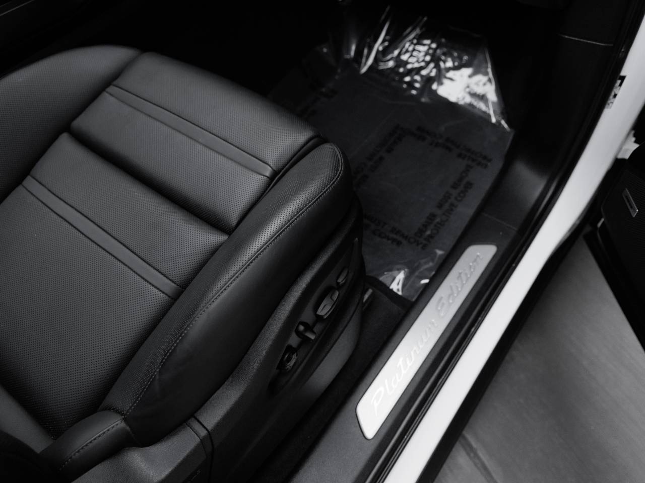 2023 Porsche Cayenne Cayenne E-Hybrid Platinum Edition (MY23)