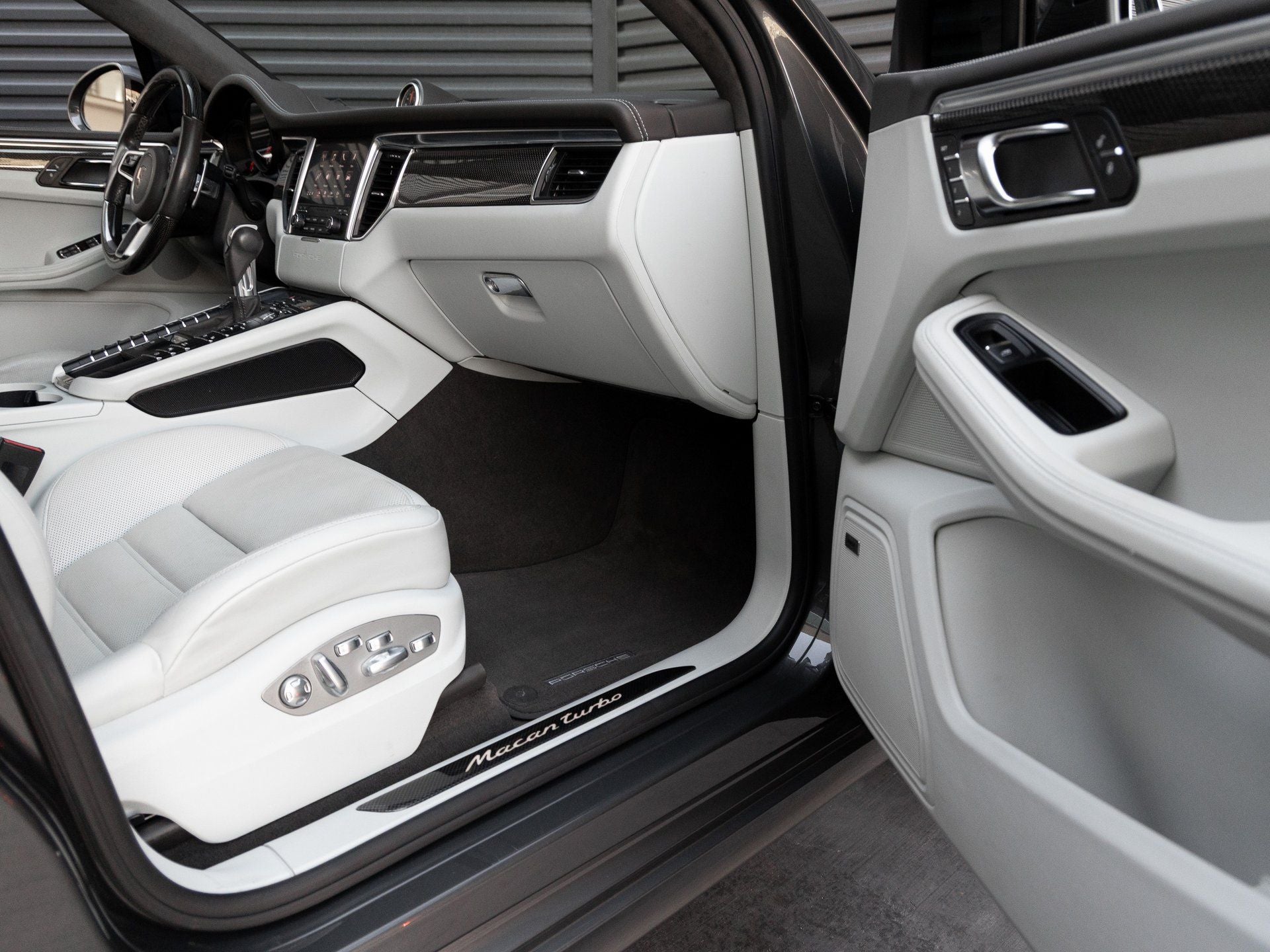 2017 Porsche Macan Macan Turbo