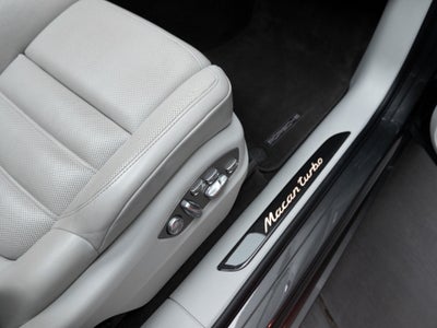 2017 Porsche Macan Macan Turbo