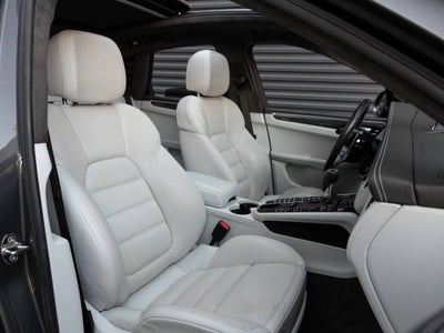 2017 Porsche Macan Macan Turbo