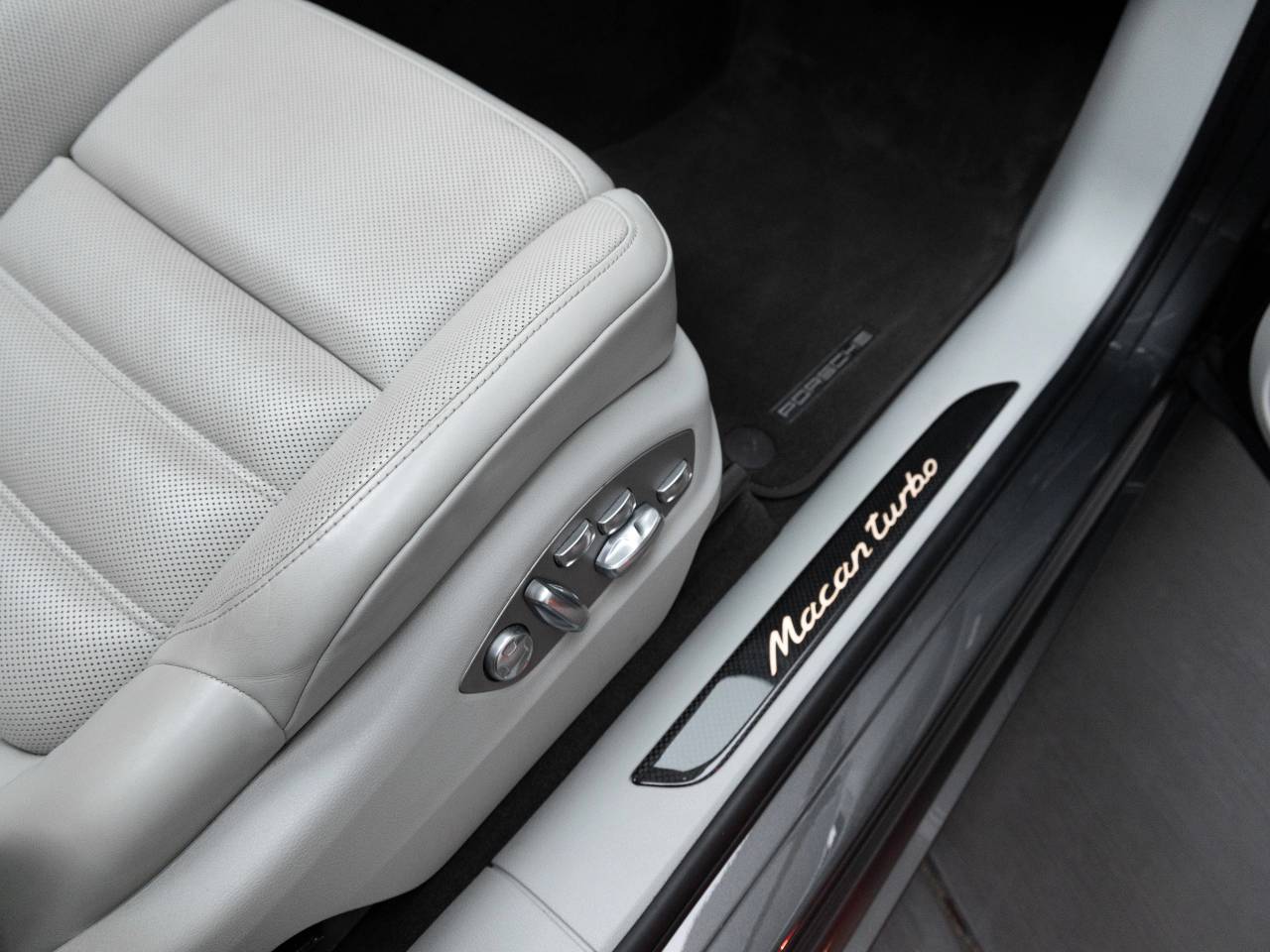 2017 Porsche Macan Macan Turbo